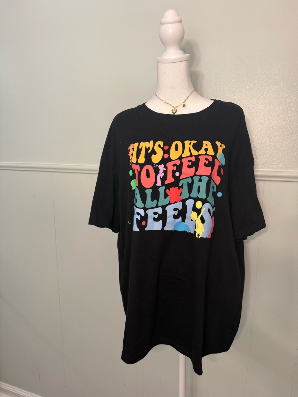 Black Graphic Tee "It's Okay To Feel All The Feels" size L